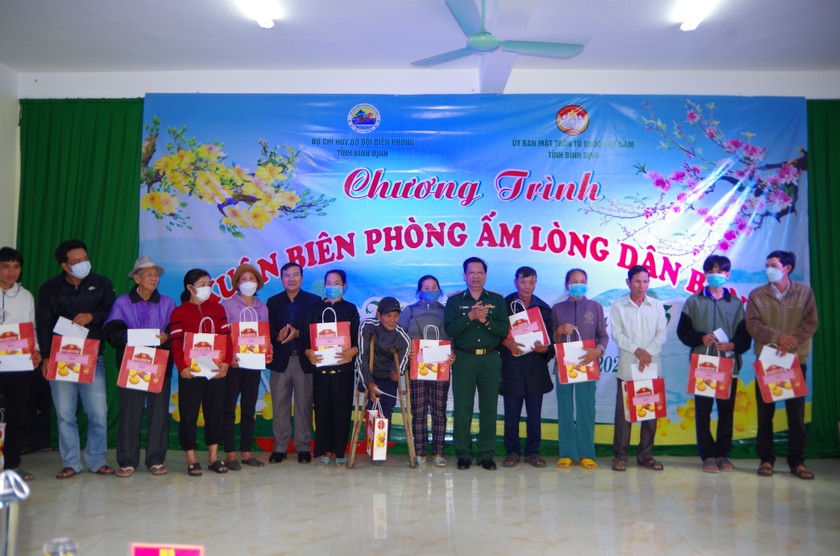 Chương trình 'Xuân Biên phòng ấm lòng dân bản' vùng biên giới biển, đảo ở Bình Định