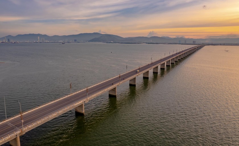 Cầu Thị Nại là cây cầu dài nhất Bình Định (ảnh: Dũng Nhân).