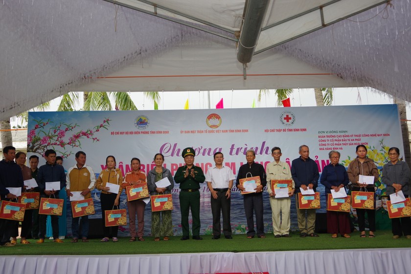 BĐBP tỉnh Bình Định tổ chức chương trình "Xuân Biên phòng ấm lòng dân bản"