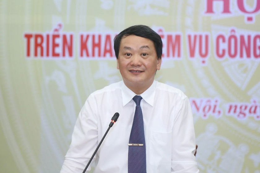  Phó Chủ tịch - Tổng Thư ký UBTƯ MTTQ Việt Nam Hầu A Lềnh phát biểu tại buổi họp báo.