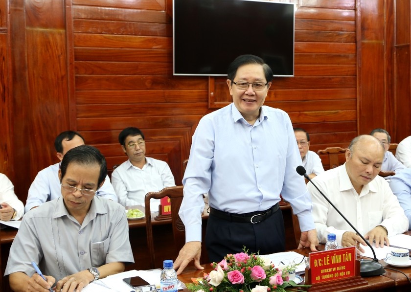 Bộ trưởng Bộ Nội vụ Lê Vĩnh Tân, Tổ trưởng Tổ công tác về kiểm tra công vụ của Thủ tướng Chính phủ phát biểu tại buổi làm việc.