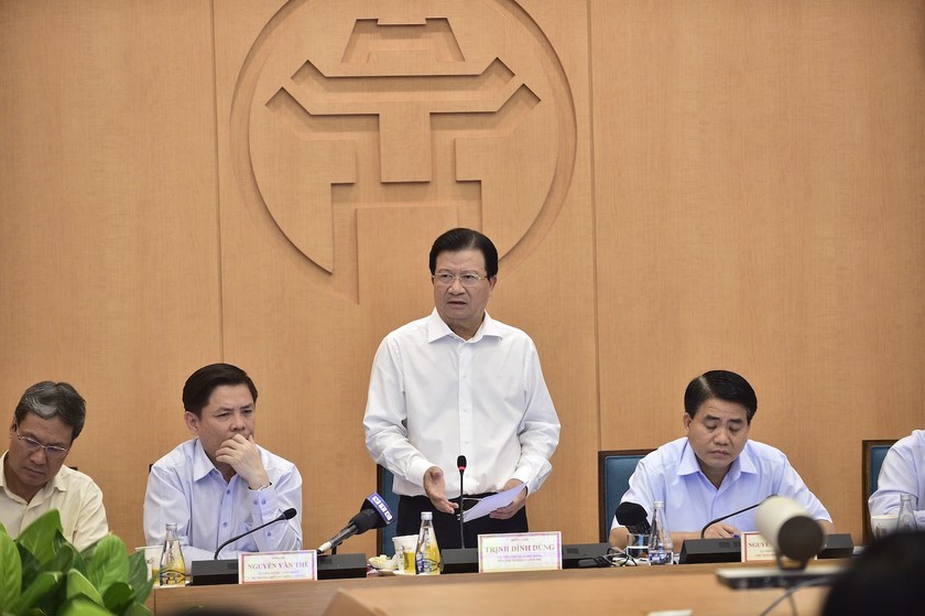 Phó Thủ tướng Trịnh Đình Dũng phát biểu chỉ đạo tại cuộc họp.