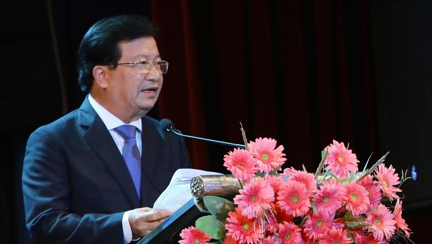Phó Thủ tướng Trịnh Đình Dũng phát biểu tại phiên họp.