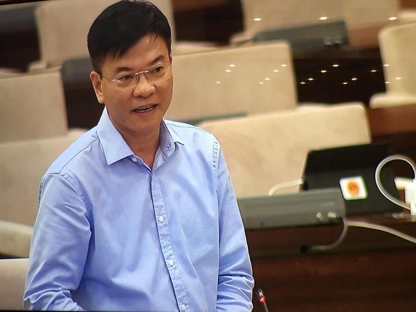 Bộ trưởng Tư pháp Lê Thành Long phát biểu tại Phiên họp.