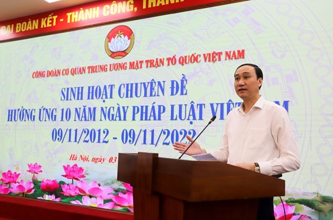 Phó Chủ tịch UBTƯ MTTQ Việt Nam Phùng Khánh Tài phát biểu.