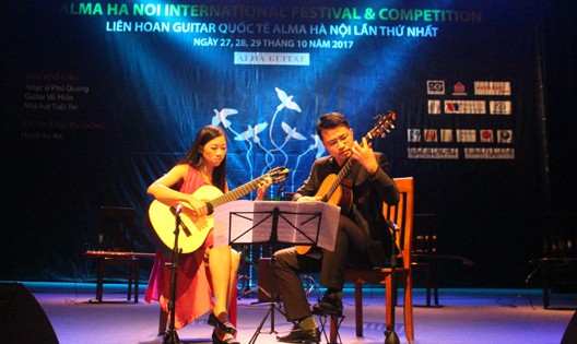 Nghệ sỹ 'gạo cội' xúc động phát khóc tại Liên hoan Guitar Quốc tế Alma Hà Nội