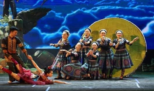 Công diễn 'Mỵ' để 'hút' du khách đến Nhà hát lớn Hà Nội