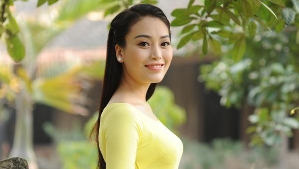 Quán quân Sao Mai Huyền Trang nồng nàn cảm xúc trong MV về quê Bác