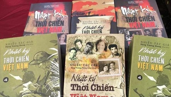 Bộ sách “Nhật ký thời chiến Việt Nam” được trao hai kỷ lục Quốc gia. 