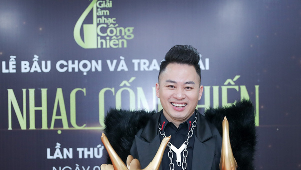 “Con người” của Tùng Dương thắng đậm tại Giải thưởng Âm nhạc Cống hiến 2021