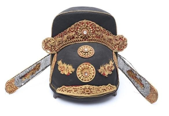 Mũ quan triều Nguyễn đã được bán với giá gấp 1.200 lần