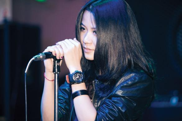 Nữ rocker hot nhất Rock Việt bất ngờ hóa nàng thơ dịu dàng