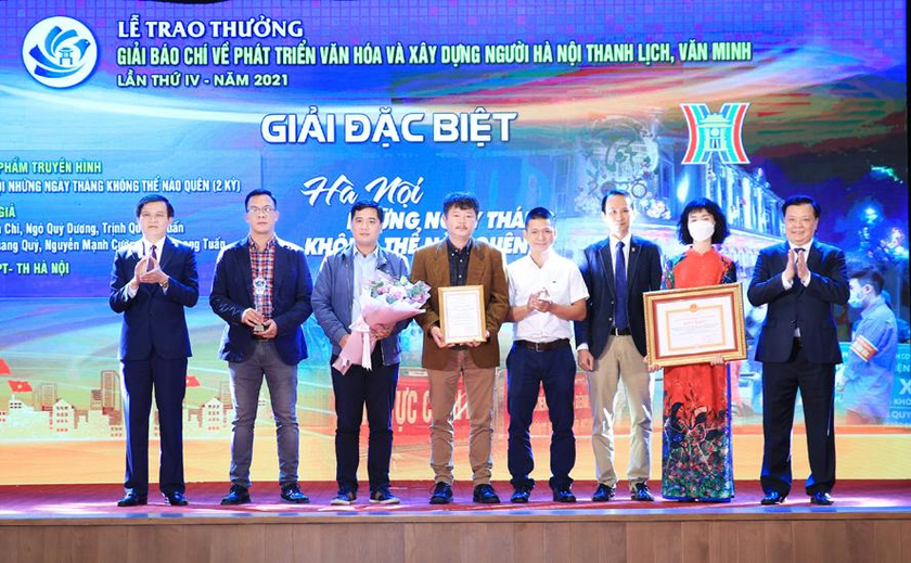 Thành ủy Hà Nội tổ chức Lễ trao hai giải Báo chí năm 2021