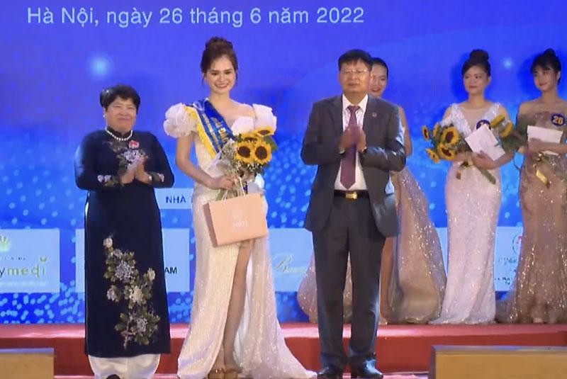 Phạm Thị Chung giành giải đặc biệt Hội thi "Phụ nữ ngành Y duyên dáng, chuyên nghiệp, tận tâm"