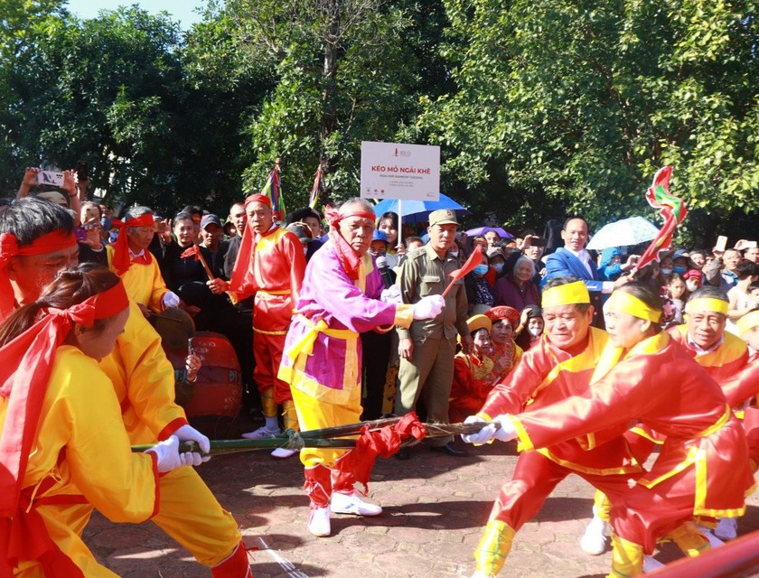 500 nghệ nhân Việt Nam- Hàn Quốc thực hành nghi lễ và trò chơi kéo co (ảnh BTC).