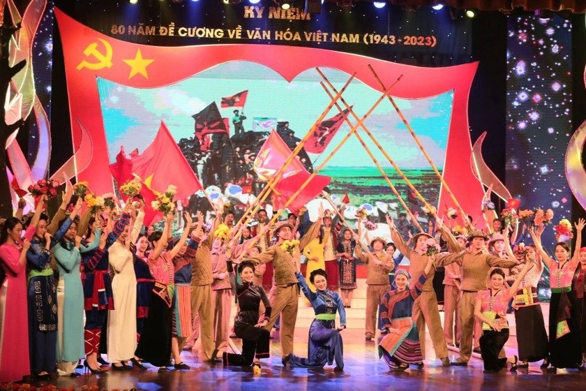 Chương trình nghệ thuật 80 năm ra đời Đề cương về Văn hóa Việt Nam (ảnh Phúc Vui).