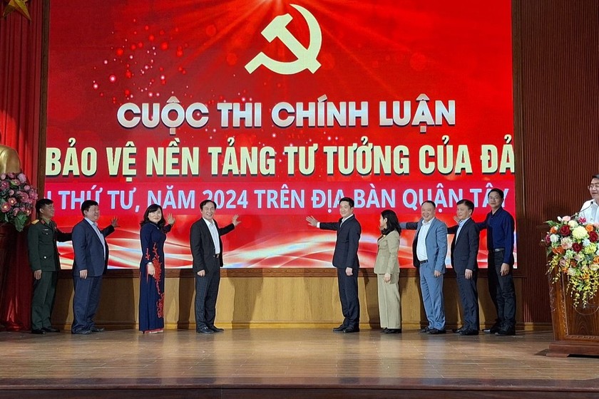 Phát động “Cuộc thi chính luận về bảo vệ nền tảng tư tưởng của Đảng” năm 2024 quận Tây Hồ (ảnh Thùy Dương).