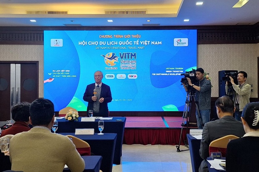 Ông Vũ Thế Bình - Chủ tịch Hiệp hội Du lịch Việt Nam chia sẻ thông tin về Hội chợ du lịch quốc tế Việt Nam 2024 (Ảnh: Thùy Dương).