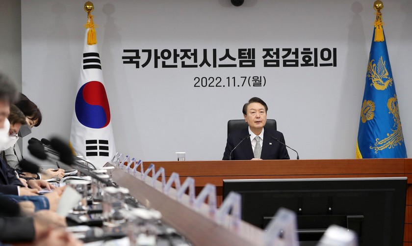 Tổng thống Hàn Quốc Yoon Suk Yeol trong cuộc họp ngày 7/11. Ảnh: YONHAP.