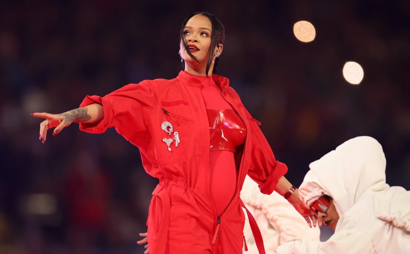 Rihanna tại Giải đấu bóng bầu dục Super Bowl LVII 2023. Ảnh: Getty Images. 
