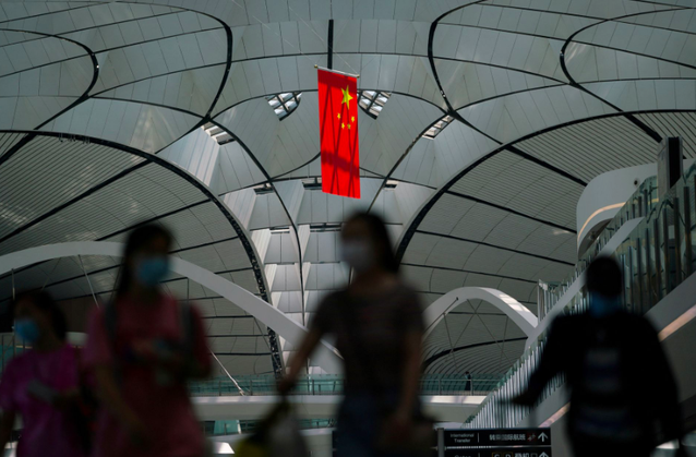 Trong sân bay quốc tế Daxing Bắc Kinh tháng 7/2020. Ảnh: Reuters.
