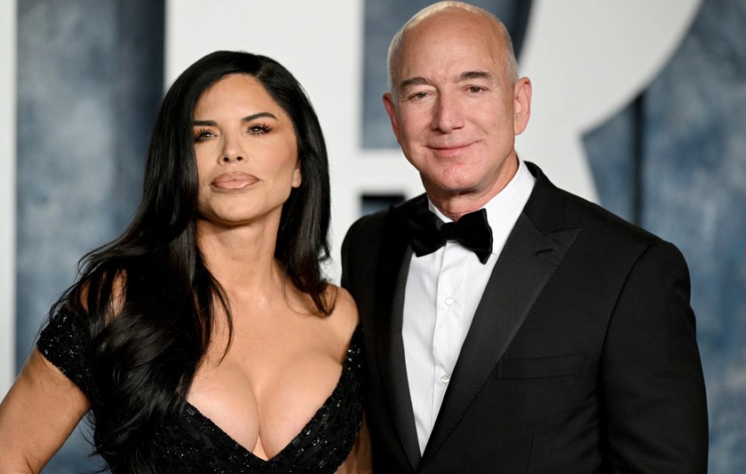Tỷ phú Jeff Bezos và bạn gái Lauren Sanchez. Ảnh: Getty.