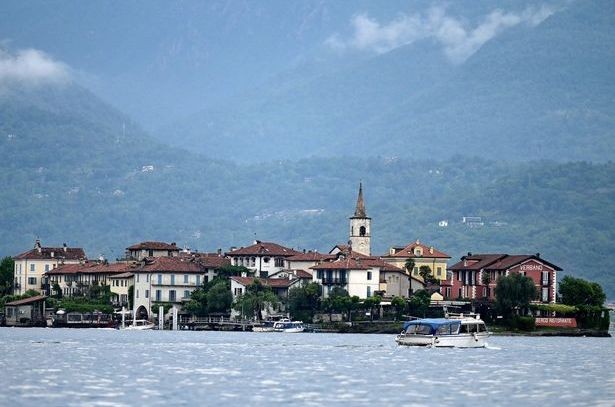  Đảo Ngư Dân trên hồ Maggiore. Ảnh: AFP.