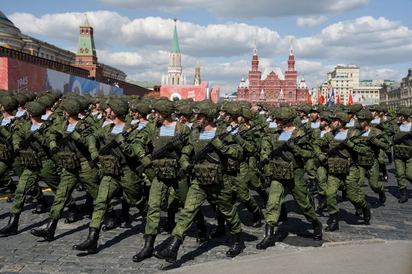 Quân nhân Nga tham gia duyệt binh Ngày Chiến thắng hôm 9/5/2023. Ảnh: Reuters.