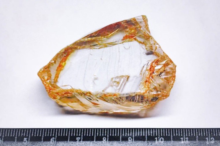 Viên kim cương Alrosa nặng 390,7 carat được tìm thấy tại Nga. Nguồn: Alrosa.