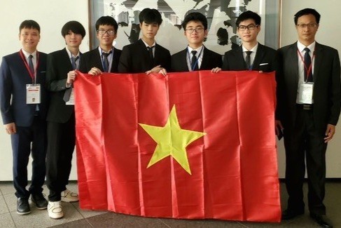 Các học sinh Đội tuyển Olympic Vật lý quốc tế.