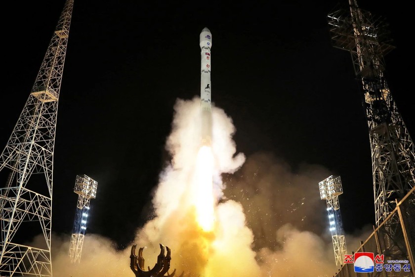 Triều Tiên phóng vệ tinh do thám ngày 21/11. Ảnh: KCNA.