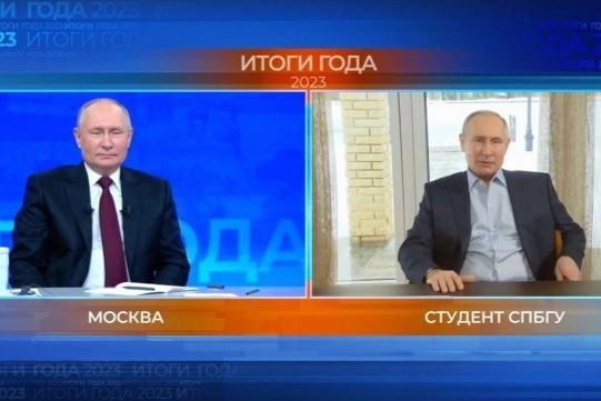 Hình ảnh Tổng thống Putin (trái) khi ông trả lời câu hỏi của bản sao AI (bên phải). Ảnh: RBK.
