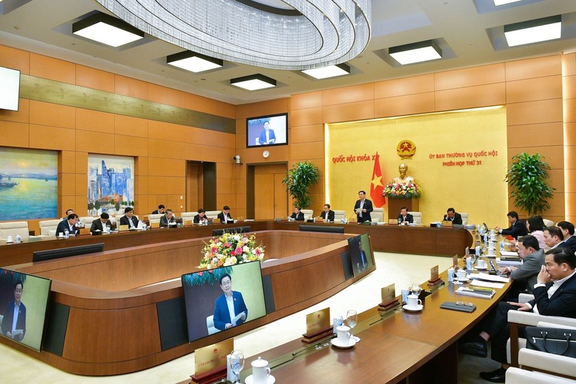 Chủ tịch Quốc hội Vương Đình Huệ phát biểu bế mạc phiên họp thứ 31 của Ủy ban Thường vụ Quốc hội, ngày 19/3/2024. Ảnh: QH.