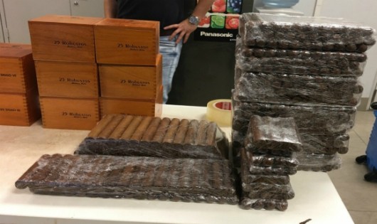 Thu giữ số lượng lớn xì gà Cuba tại sân bay Nội Bài
