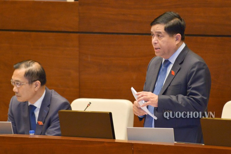 Bộ trưởng Bộ Kế hoạch và Đầu tư Nguyễn Chí Dũng giải trình, làm rõ ý kiến Đại biểu