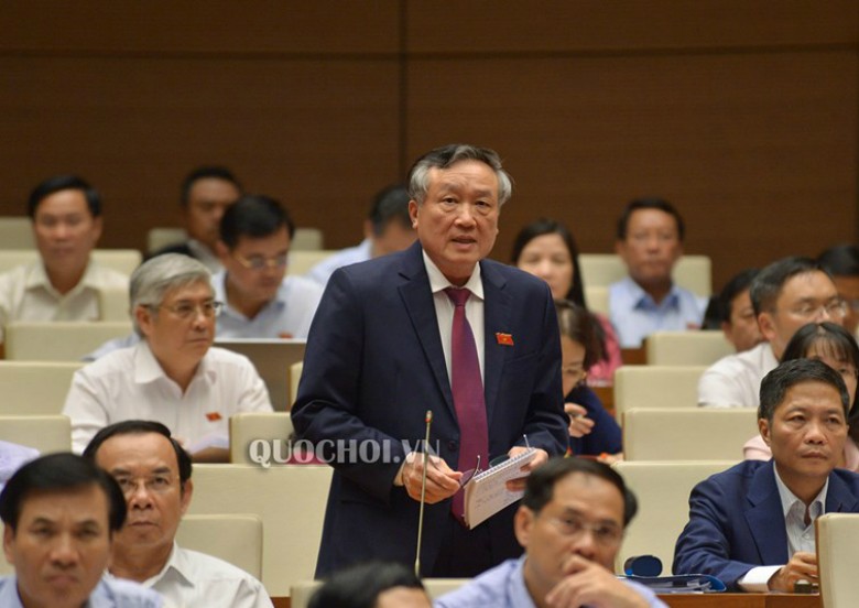 Chánh án Tòa án Nhân dân tối Cao Nguyễn Hòa Bình trả lời chất vấn