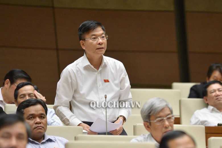 Bộ trưởng Bộ Tư pháp Lê Thành Long trả lời chất vấn của ĐBQH