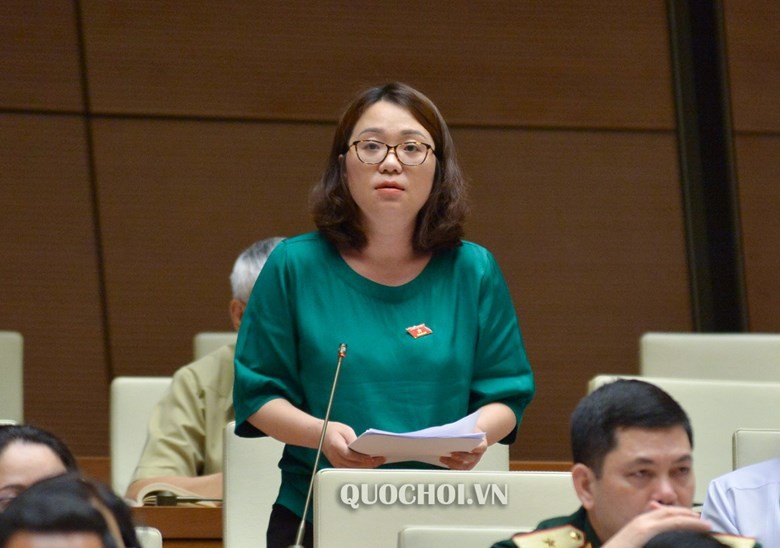 ĐB Phạm Thị Minh Hiền phát biểu trước Quốc hội