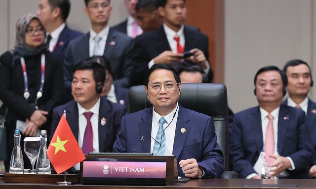 Thủ tướng Chính phủ Phạm Minh Chính dẫn đầu đoàn đại biểu Việt Nam dự phiên toàn thể Hội nghị Cấp cao ASEAN lần thứ 43 - Ảnh: VGP/Nhật Bắc