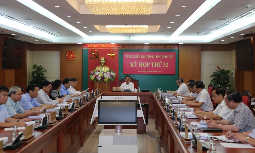 Đề nghị Bộ Chính trị, Ban Bí thư xem xét, thi hành kỷ luật Ban Thường vụ Tỉnh ủy Quảng Ninh nhiệm kỳ 2015-2020 