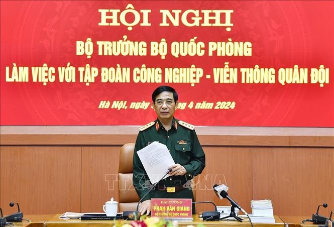 Đại tướng Phan Văn Giang, Ủy viên Bộ Chính trị, Phó bí thư Quân ủy Trung ương, Bộ trưởng Bộ Quốc phòng phát biểu tại Hội nghị. Ảnh: TTXVN phát


