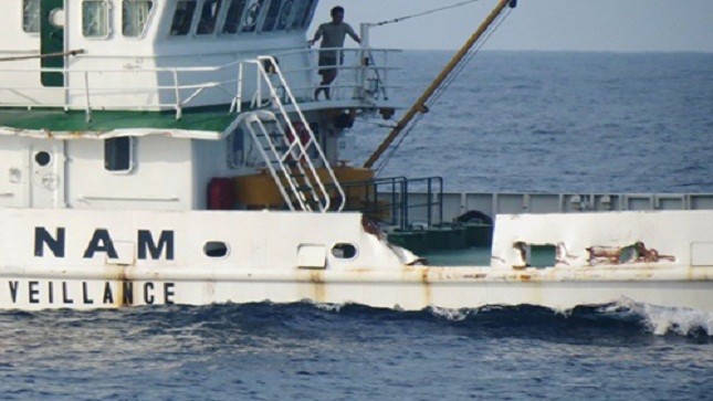 Tàu Trung Quốc manh động đẩy tàu Việt Nam ra xa giàn khoan