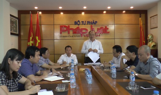 Bản tin Tư Pháp: Thứ trưởng Phan Chí Hiếu thăm và làm việc với Báo Pháp luật Việt Nam
