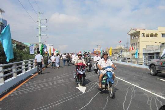 Thông xe cầu vượt vòng xoay Cây Gõ – Phú Lâm