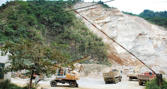 Doanh nghiệp “tố” bị ép mua vật liệu từ mỏ đá khai thác không phép