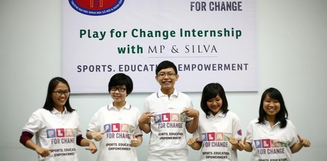 Play for Change trao tặng khóa thực tập mới cho sinh viên Việt Nam