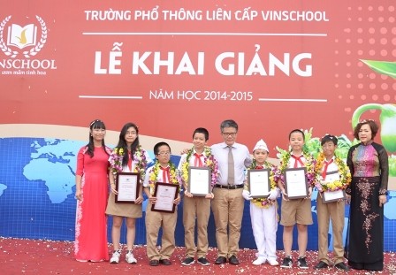 Giáo sư Ngô Bảo Châu dự lễ khai giảng Trường Phổ thông Liên cấp Vinschool