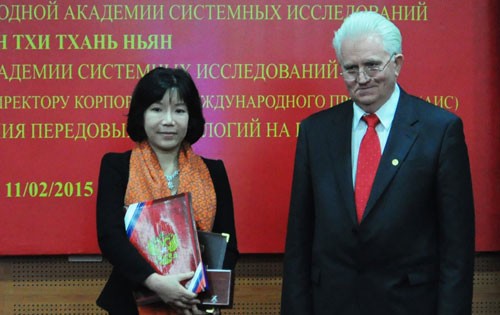 Nữ Viện sĩ Việt Nam đầu tiên nhận danh hiệu Viện sĩ xuất sắc nhất IASS và ngôi sao Vernadski