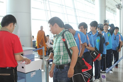 Đội tuyển bóng đá khiếm thị Tp.HCM lên đường đi thi đấu tại Bangkok, vé do Vietjet tài trợ