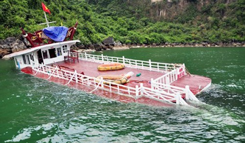 Điều tra vụ chìm tàu du lịch chở 48 khách trên vịnh Hạ Long